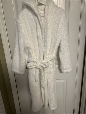 Cozy Plush White Hooded Robe with Belt and Pockets